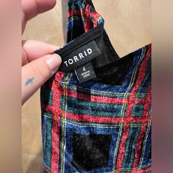 Torrid velvet tank top, size 4 - Picture 2 of 2